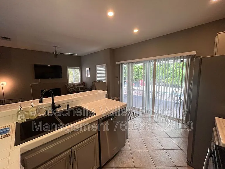 2162 Shannon Way — Photo 26