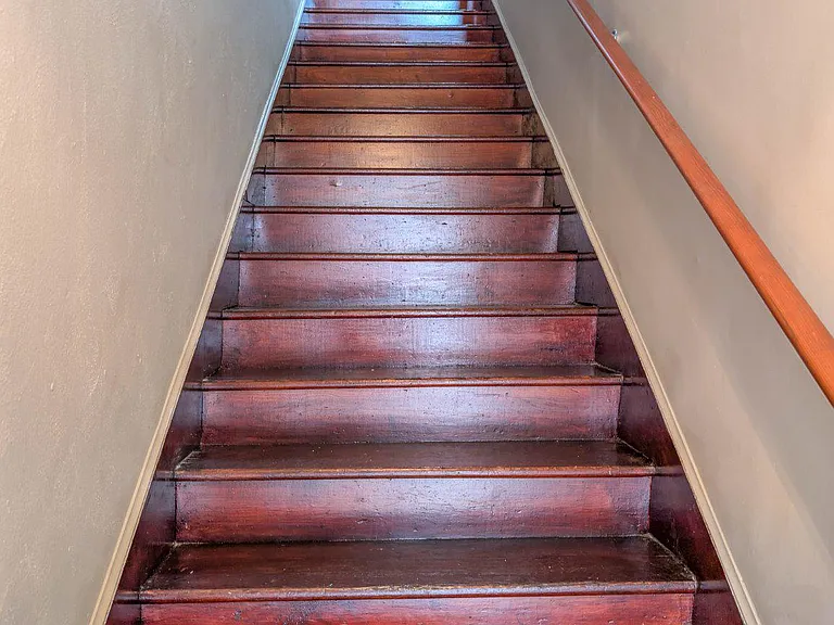 170 E Davis St — Photo 3