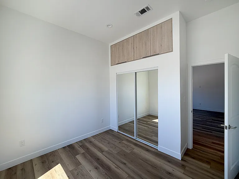 7219 1/2 Summitrose St — Photo 2