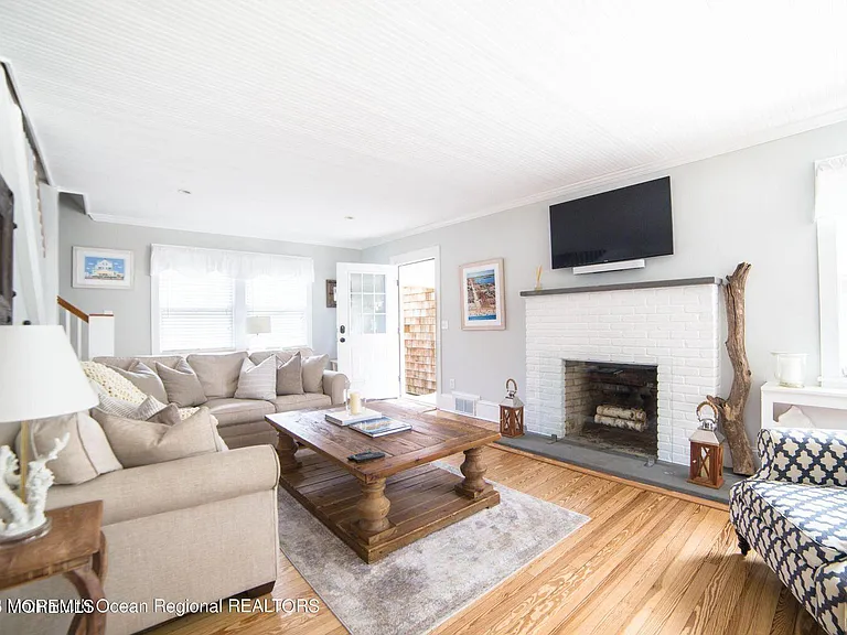 413 Main Ave — Photo 4