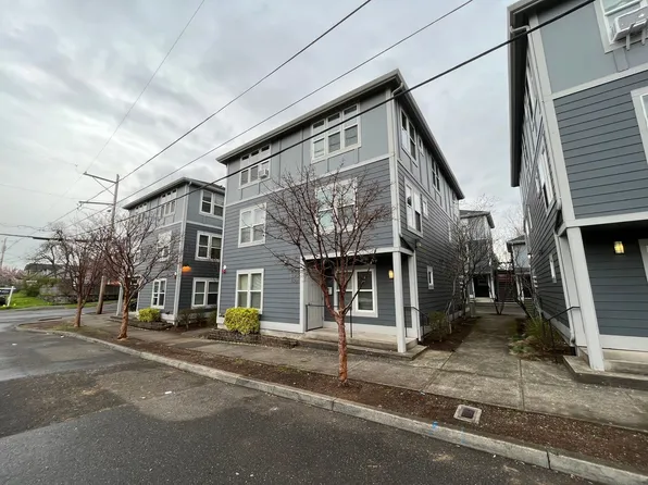 11921 SE Ash St #15, Portland, OR 97216