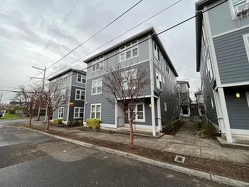 11921 SE Ash St #15 Photo 1