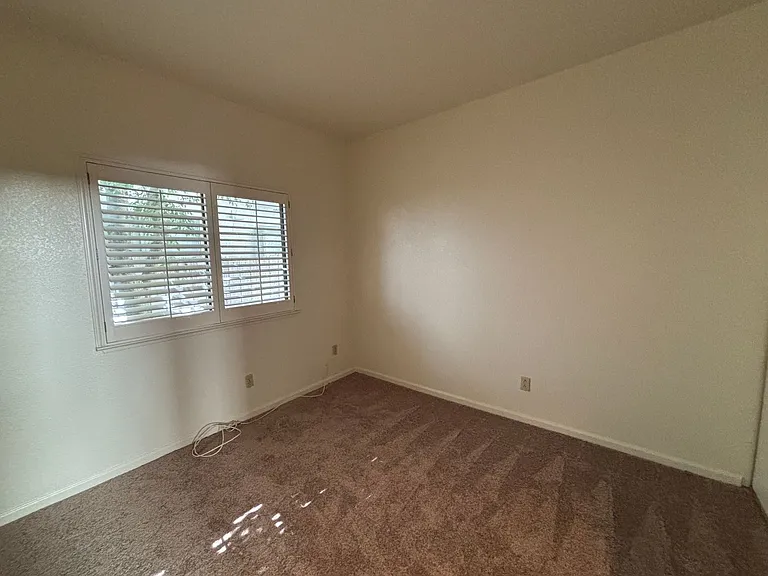 4909 Felicia Way — Photo 15