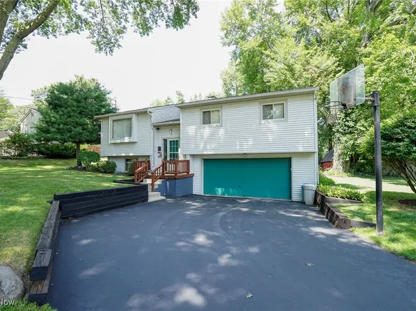 16 Mary Ann Ln, Youngstown, OH 44511