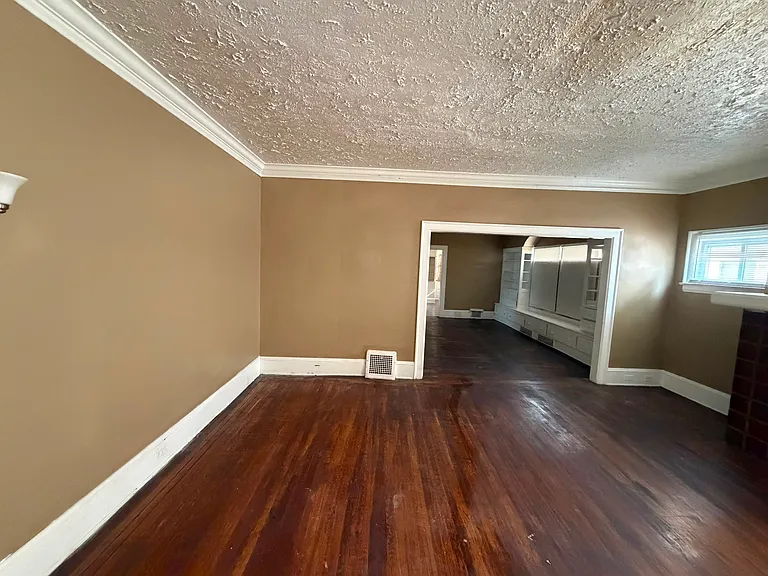 12420 Phillips Ave — Photo 16