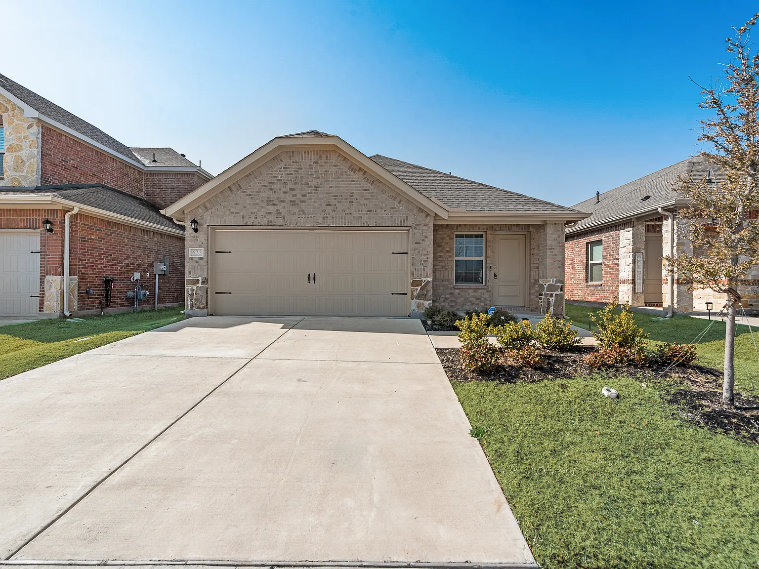3 bed, 1602 sqft, $2,000 — Photo 2