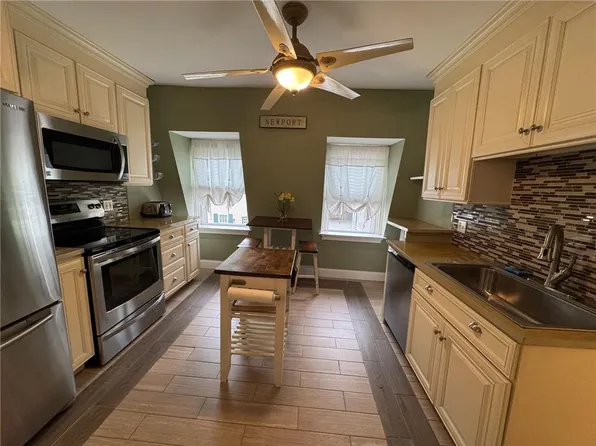 4 Hammond St #5, Newport, RI 02840