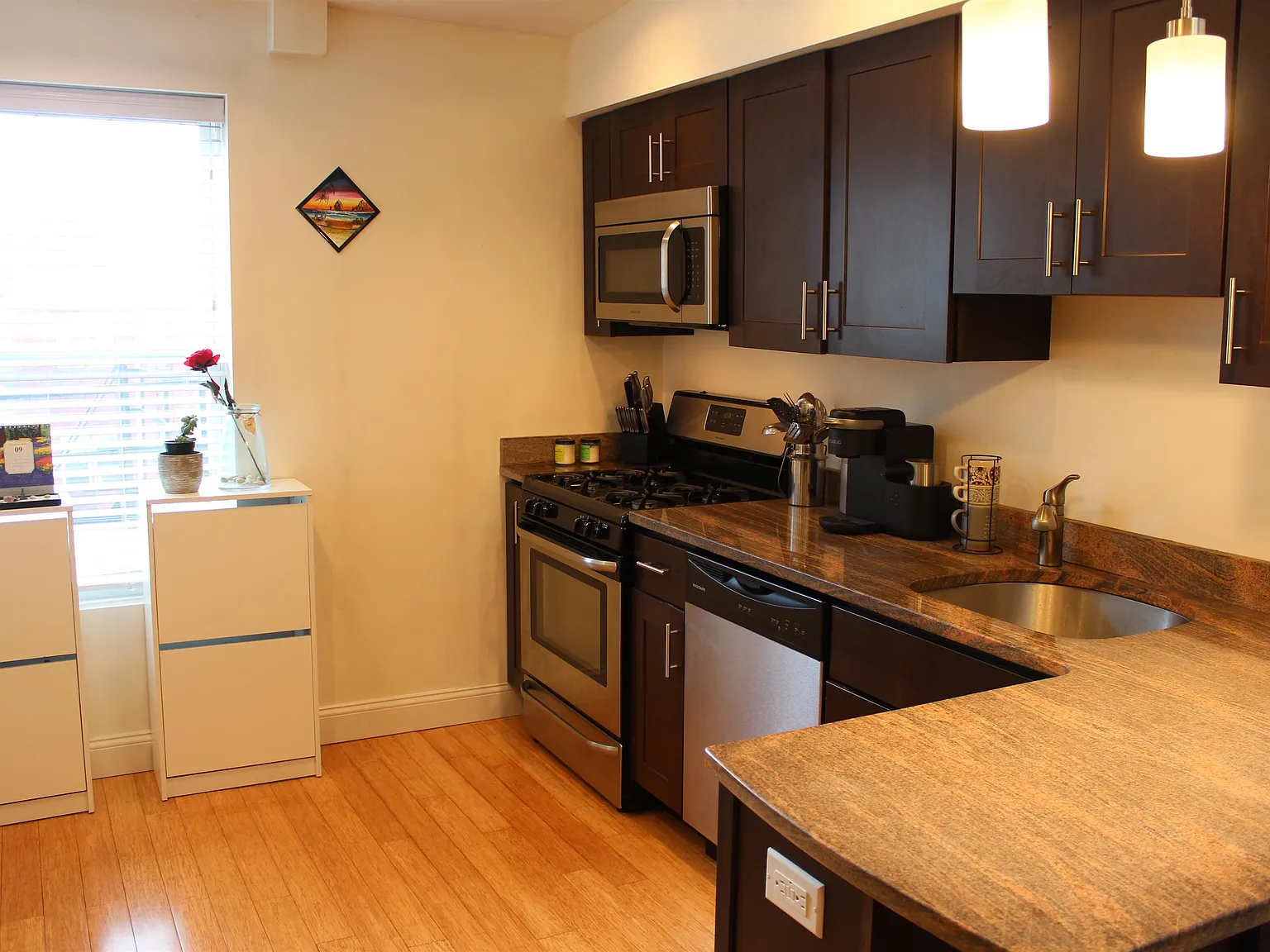 1 bed, 1.0 bath, 600 sqft, $3,000 — Photo 4