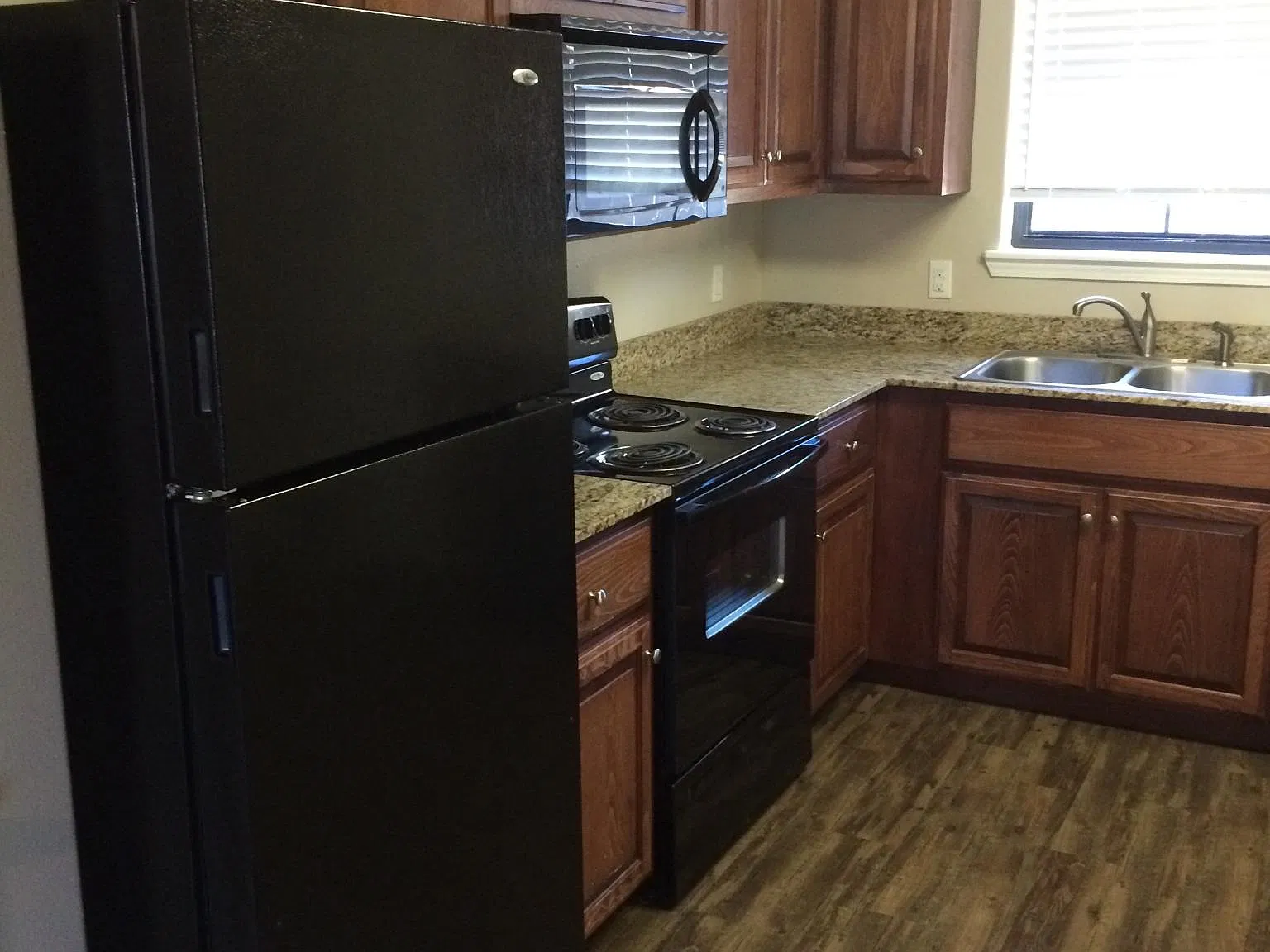 1523 Rose Street — Photo 3