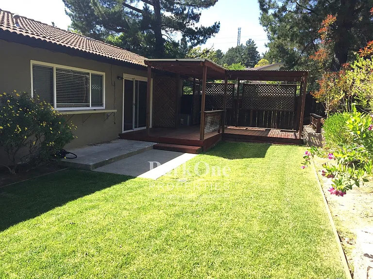 1500 Fieldcrest Dr — Photo 17