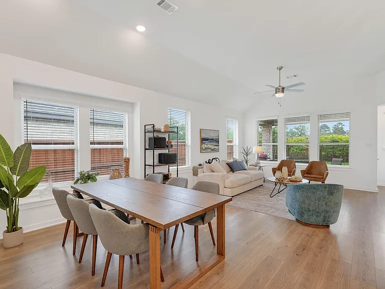 8145 Overland Grv — Photo 16