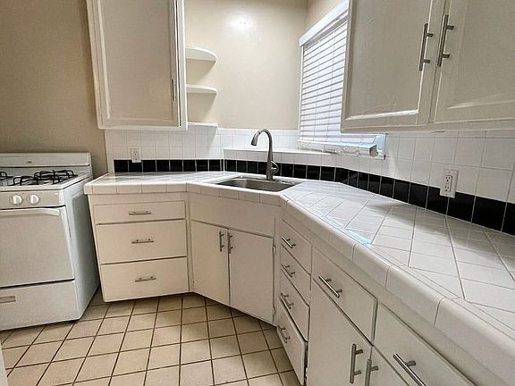 2nd image of 5940 Willowcrest Ave #B