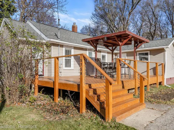 5758 Carlton St, Haslett, MI 48840