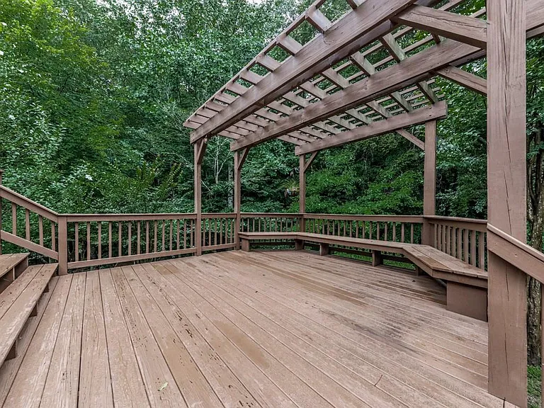 408 Sixes Dr — Photo 43
