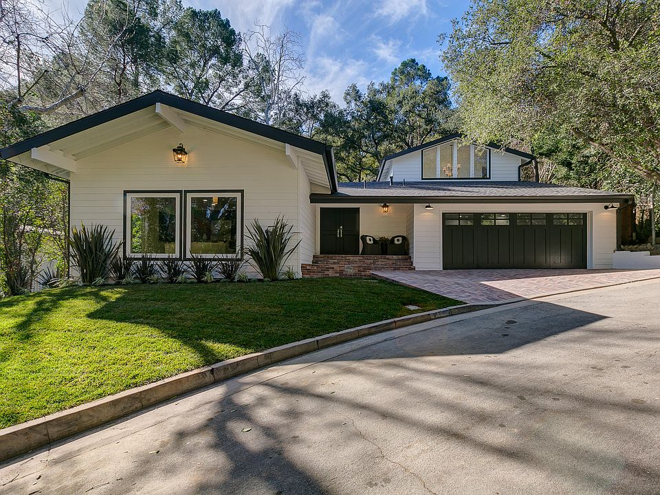 1st image of 438 Somerset Pl