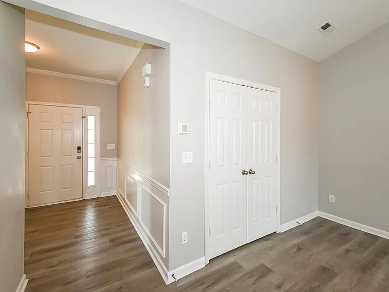 8704 Rozumny Dr — Photo 5