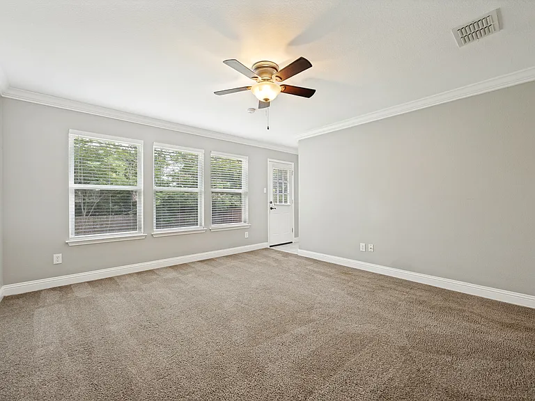 1601 Elm St — Photo 9