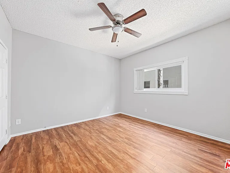 14937 Dickens St #109 — Photo 16