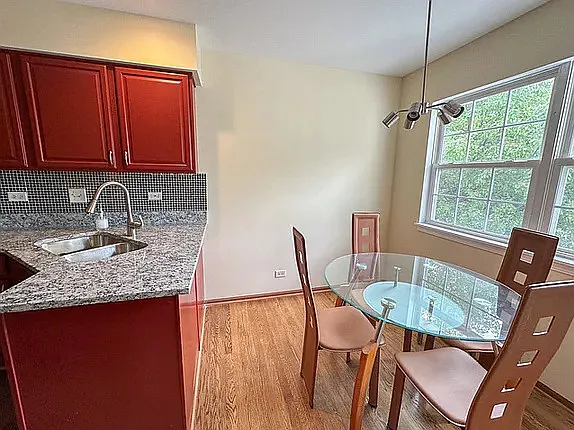 2 bed, 1120 sqft, $2,100 — Photo 4