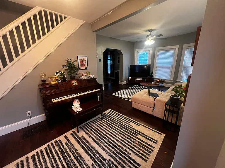 239 Illinois Ave — Photo 4