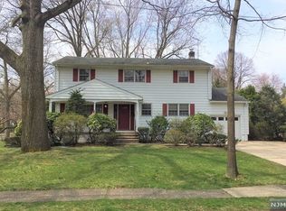 607 Mazur Ave, Paramus, NJ 07652