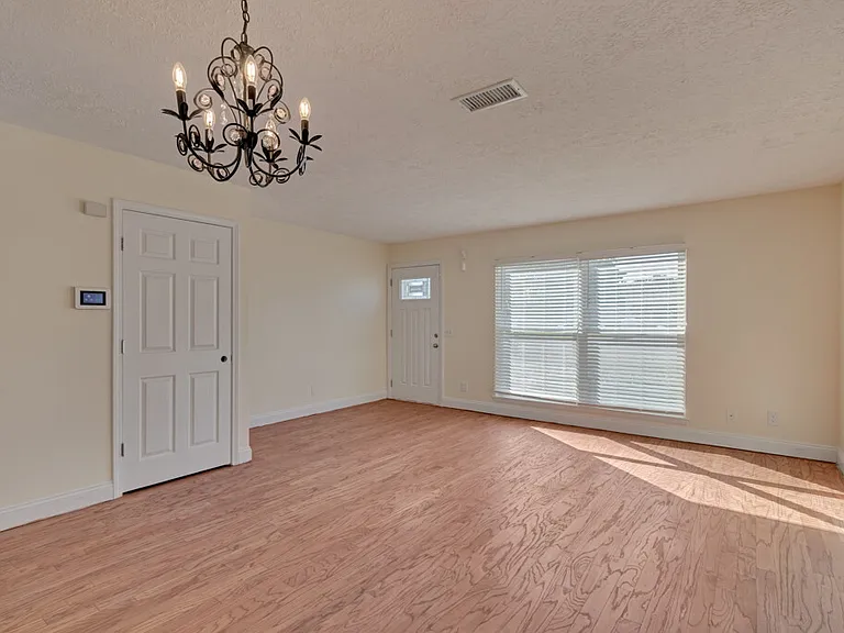 832 Tibet Ave — Photo 3