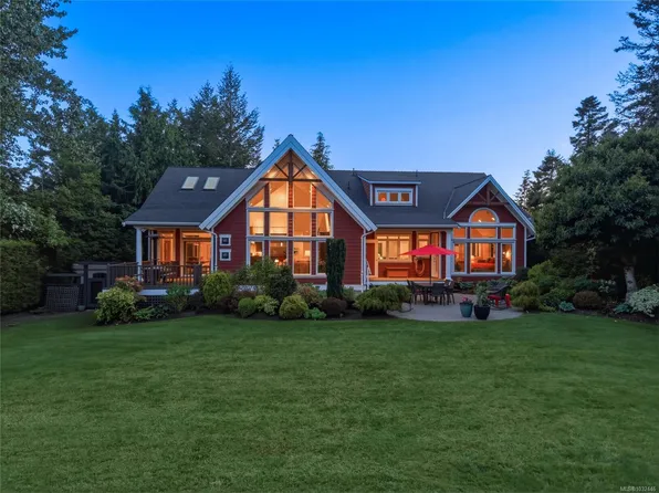 3949 Valhalla Ln, Saanich, BC V8N 6N9