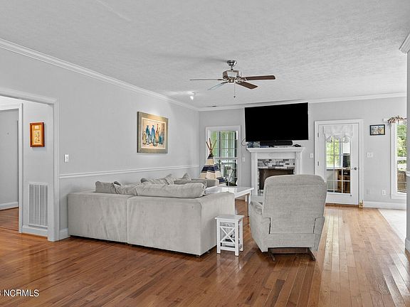5th image of 219 Jonaquins Drive