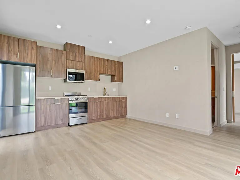 2225 Walnut Ave — Photo 23