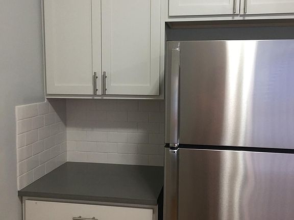 3rd image of 1946 W Wilson Ave #1S