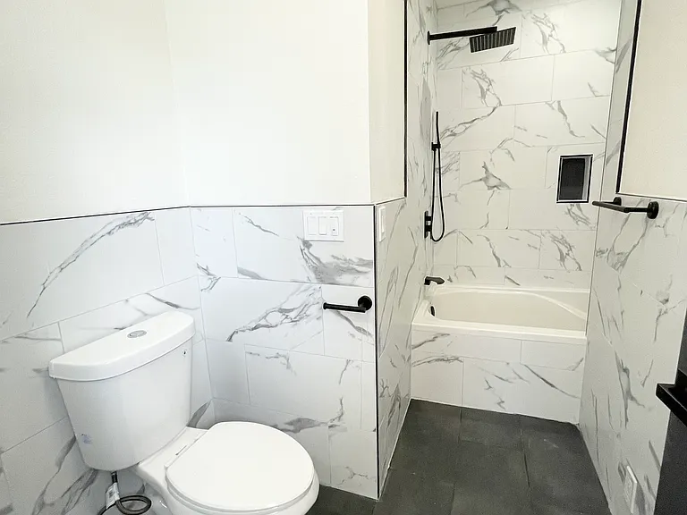 4253 Howe St #A — Photo 25