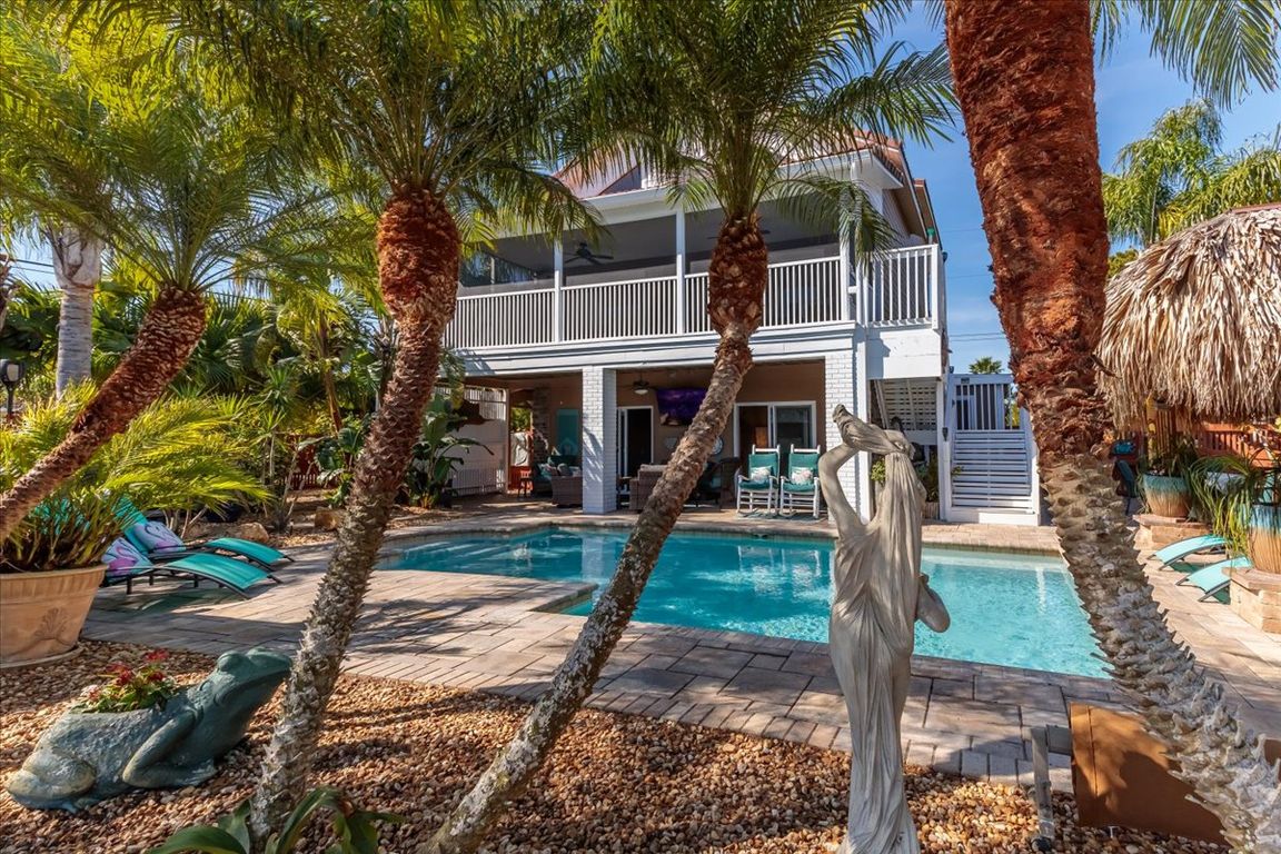 085-Rear of Home