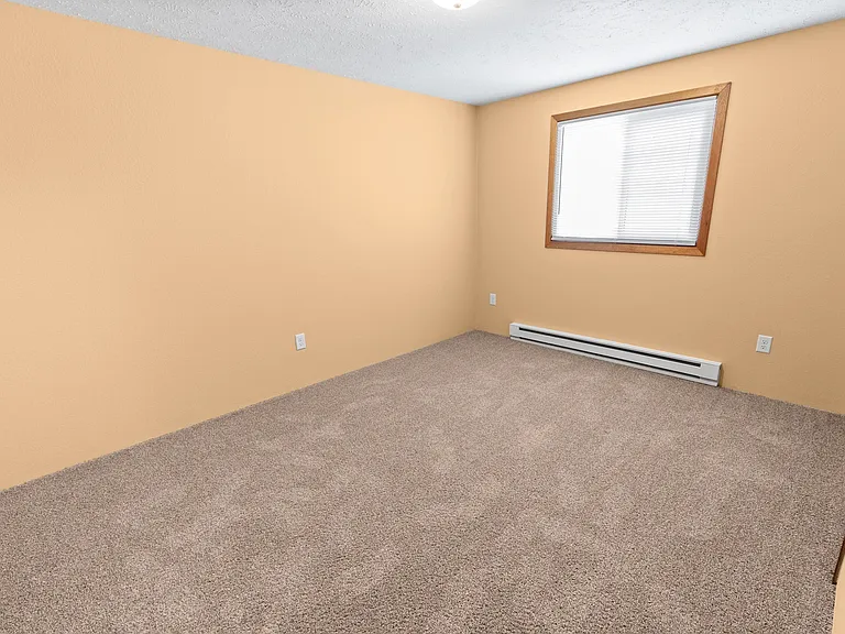 Lyons Court Apartments — Photo 20