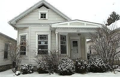 2nd image of 3221 E 4th St