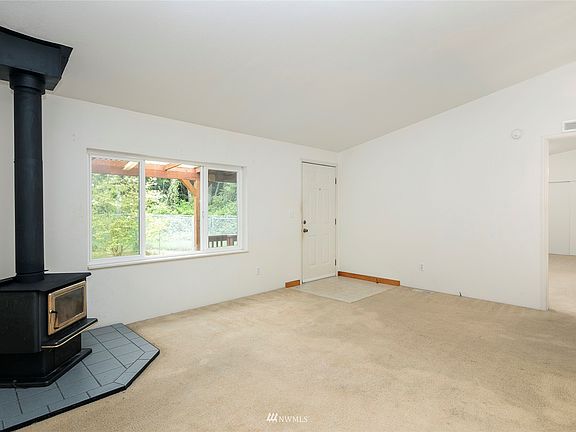 5th image of 7418 222nd St NW
