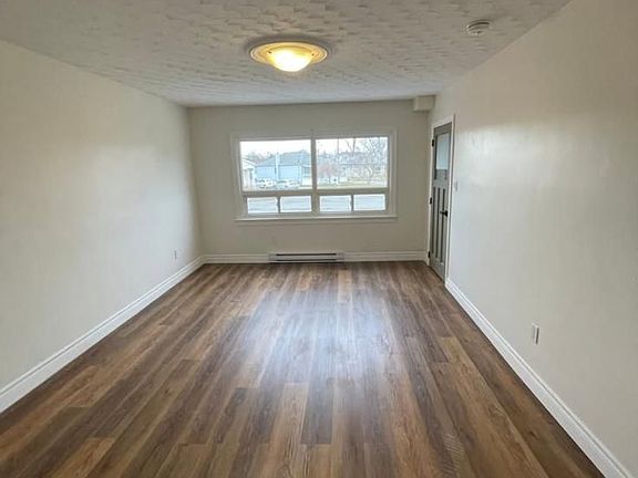 3rd image of 185 Saint George St Unit 2