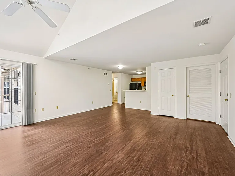 Spring Creek Apartments — Photo 30