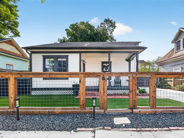 904 Arlington St, Houston, TX 77008