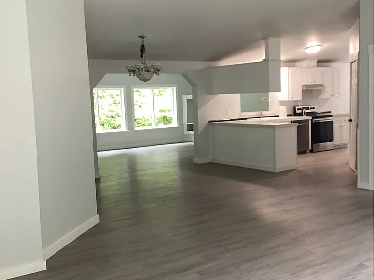 330 SW Newton Dr — Photo 3
