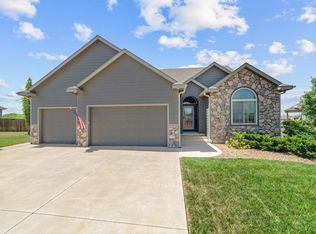 2326 Brookefield Dr, Salina, KS 67401