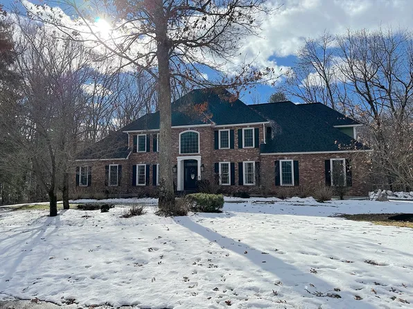 151 Duck Pond Dr, Groton, MA 01450