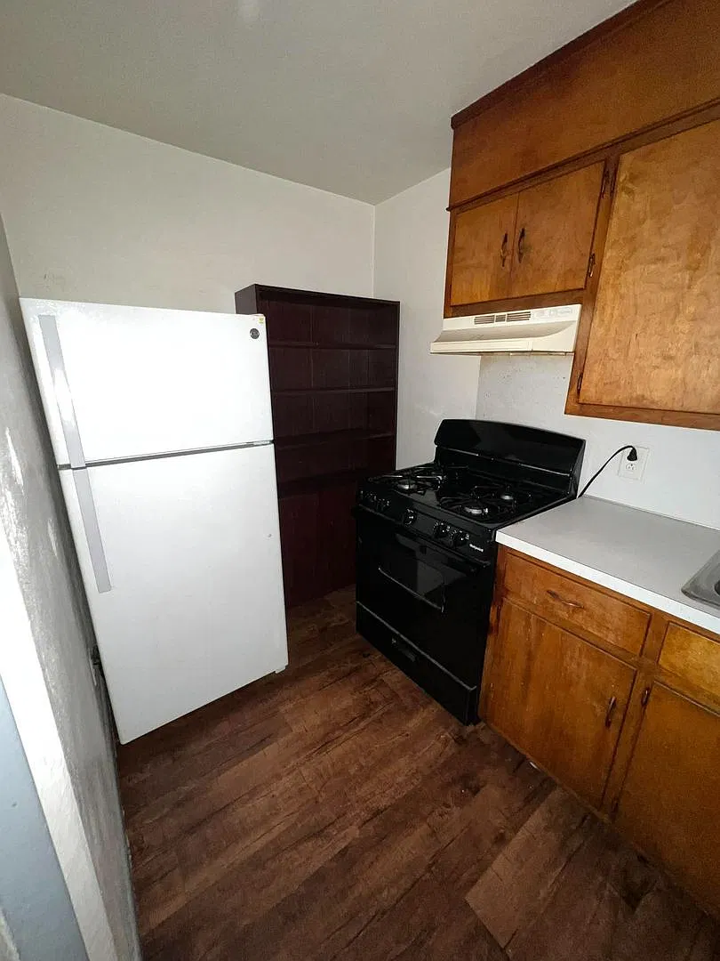 Hall Street — Photo 2
