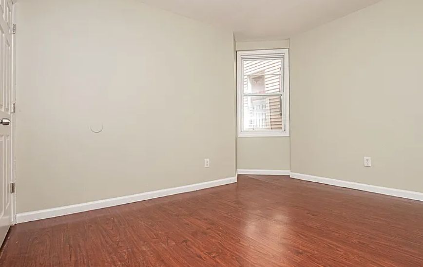 1st image of 96 Eaton Pl #4