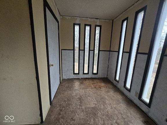 5th image of 1040 S Fruitridge Ave