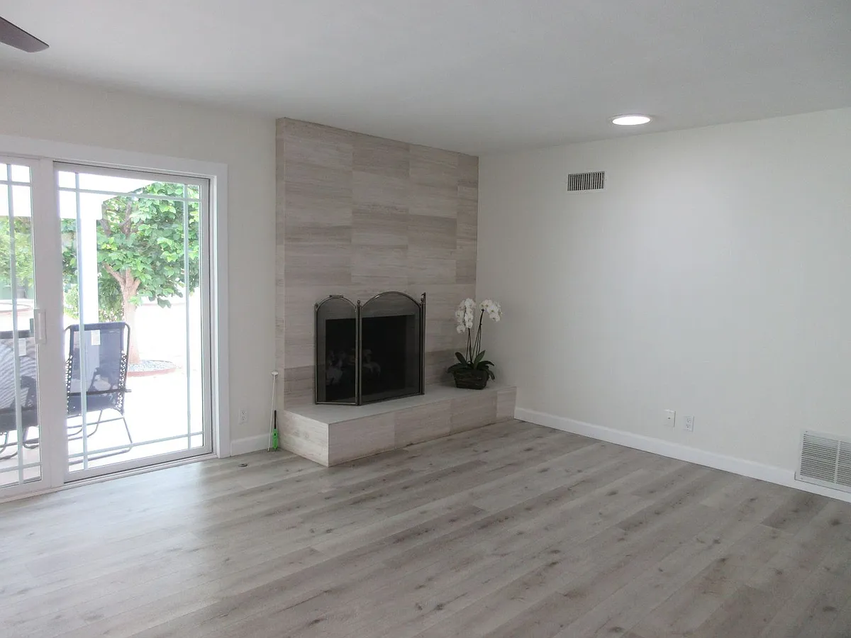 Building Photo - 10914 Canby Ave