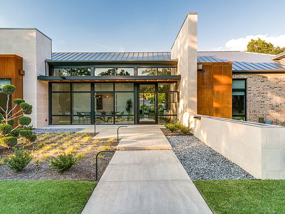 3rd image of 5125 Royal Crest Dr