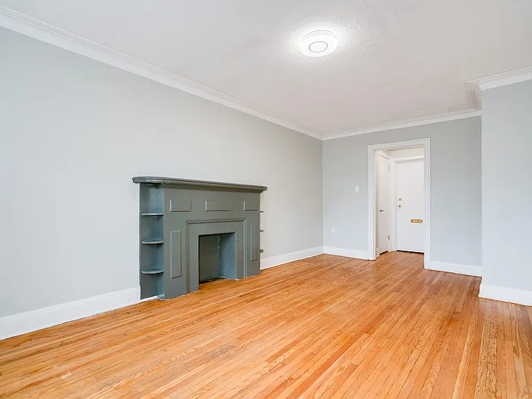 2107 Yonge St #2 — Photo 8