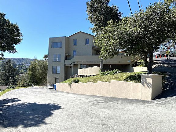3rd image of 2119 Arthur Ave #6A