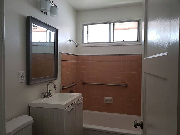 4th image of 761-799 E 46th St #4530A