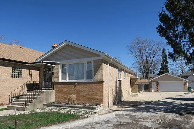 2747 Grove Ave photo 1